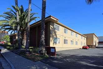 Hallmark Apartments in La Mesa, CA - Building Photo - Building Photo