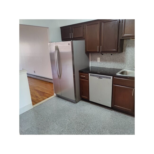 2356 79th St, Unit 3 in East Elmhurst, NY - Building Photo - Building Photo