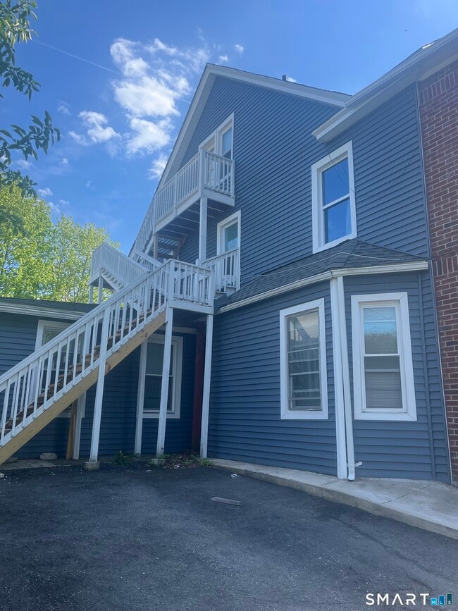 23 Highland Ave in Torrington, CT - Building Photo - Building Photo
