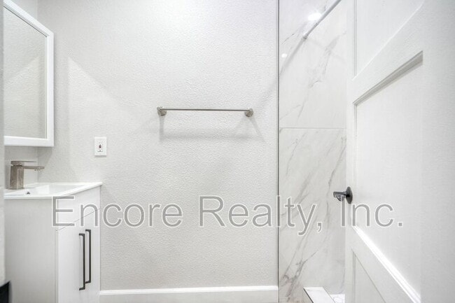 303 D St in Chula Vista, CA - Foto de edificio - Building Photo