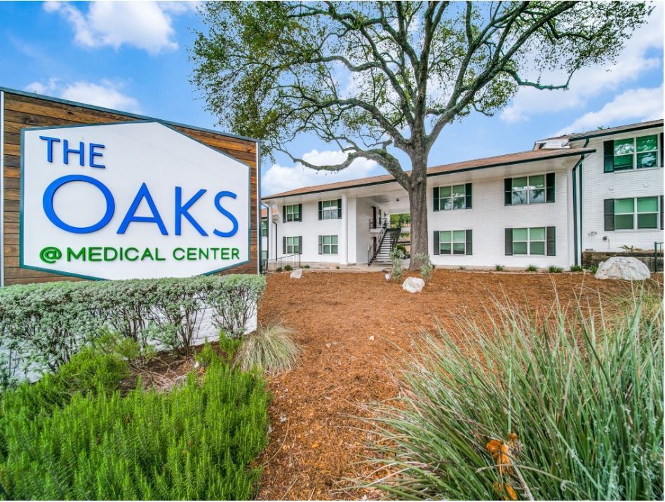 The Oaks Apartments At Medical Center in San Antonio, TX - Foto de edificio