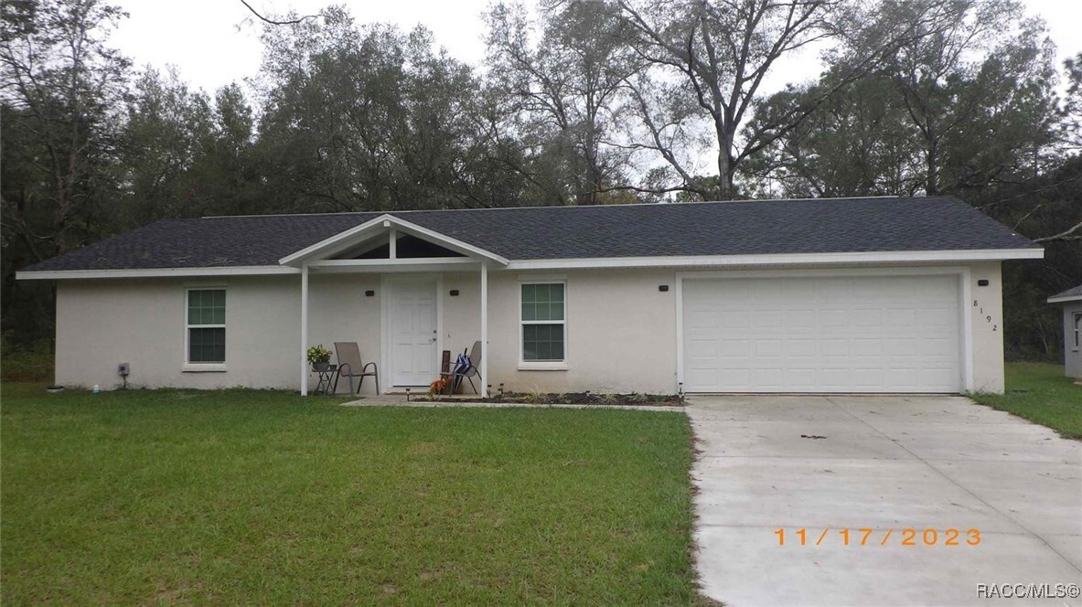 8192 N Pitcairn Way in Citrus Springs, FL - Building Photo