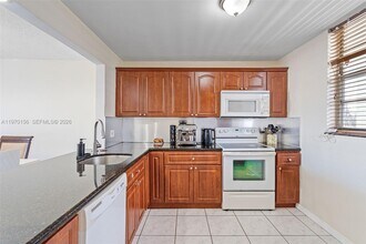 3703 NE 166th St in Miami, FL - Building Photo - Building Photo