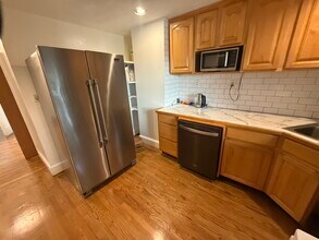 319 Bennington St, Unit 1a in Boston, MA - Foto de edificio - Building Photo