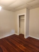 736 W Poplar St, Unit Apt 2 in York, PA - Foto de edificio - Building Photo