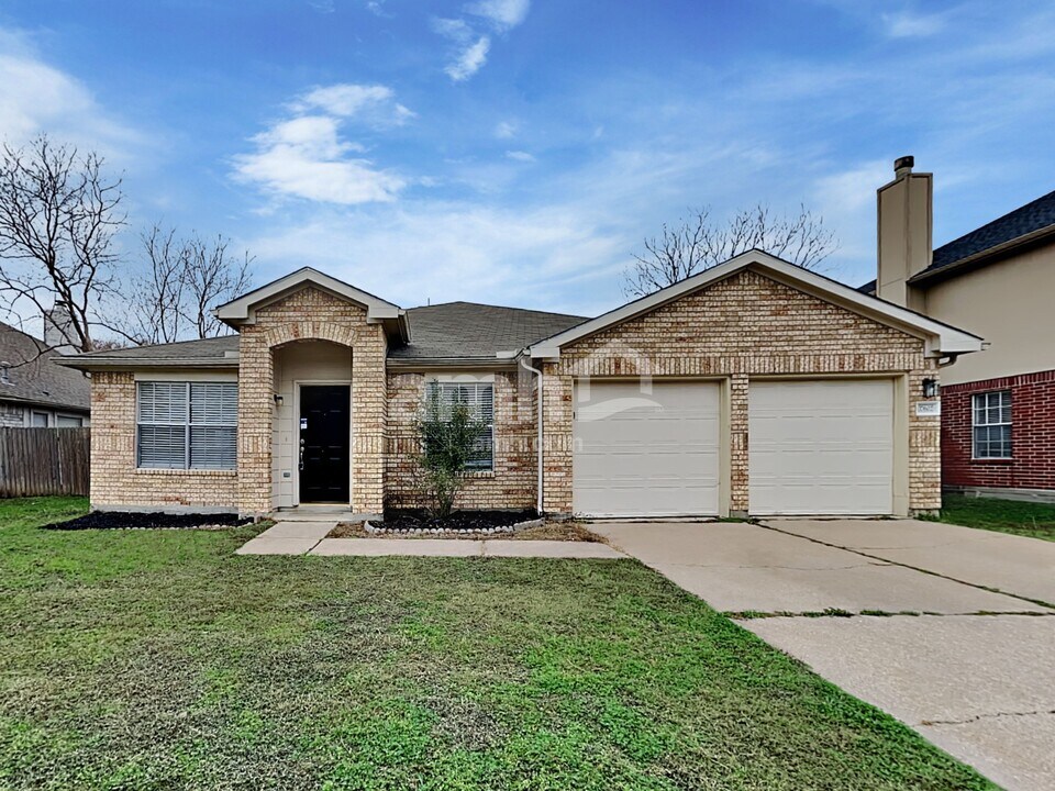 17602 Coventry Oaks Dr in Houston, TX - Building Photo
