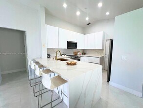 4394 Mahogany Ridge Dr in Weston, FL - Building Photo - Building Photo