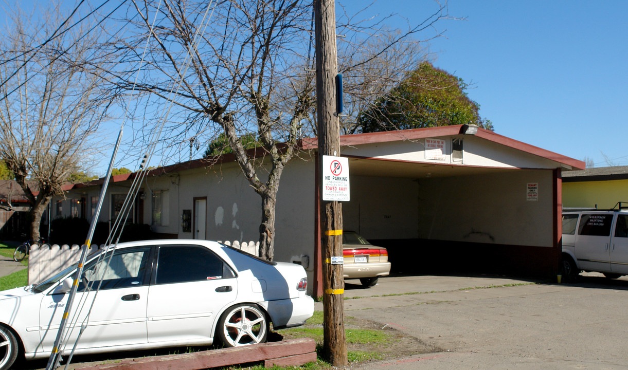 2543 Corby Ave in Santa Rosa, CA - Building Photo