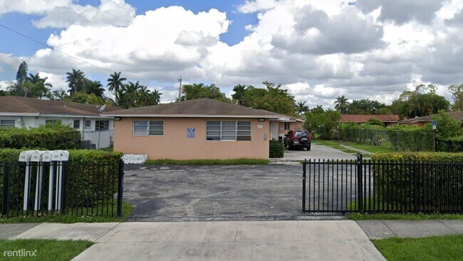465 NE 139th St in North Miami, FL - Building Photo - Building Photo