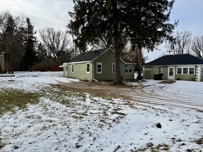 3717 State Line Rd in Richmond, IL - Building Photo - Building Photo