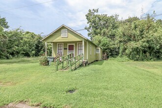 1335 Sherman St in Beaumont, TX - Building Photo - Building Photo