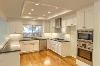 2644 Glenbriar Dr in Saratoga, CA - Building Photo - Building Photo