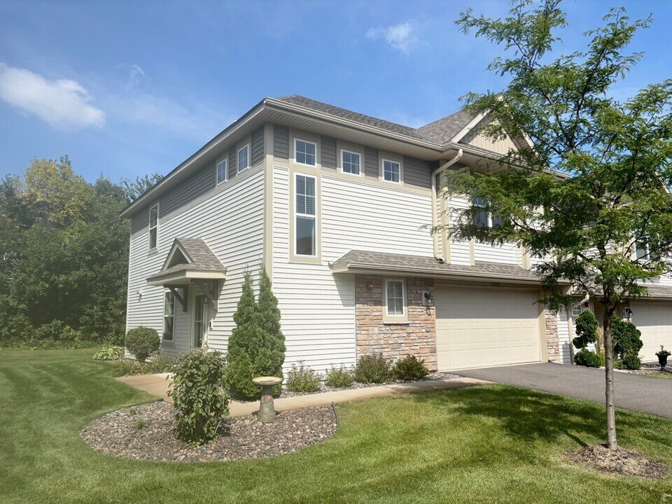 19488 Tamarack Point in Maple Grove, MN - Building Photo