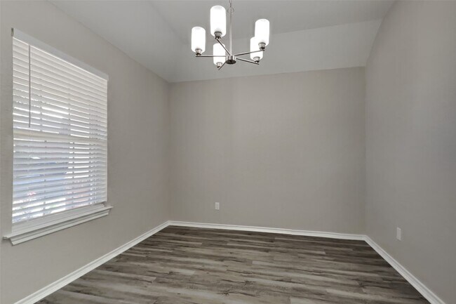 property at 22003 Avonglen Ln