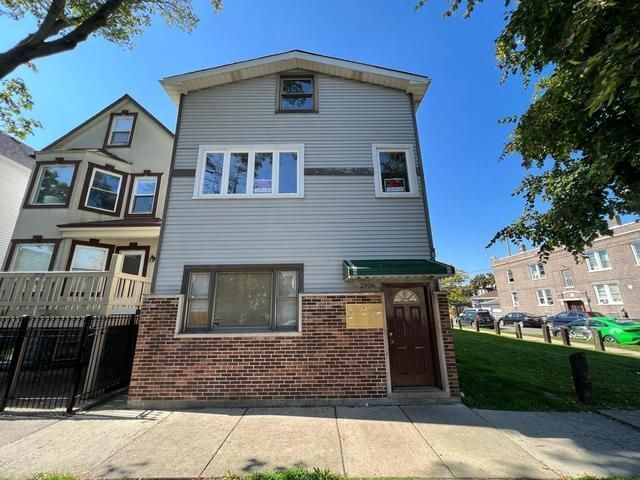 property at 2956 N Hamlin Ave