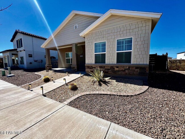 2025 William Caples St in El Paso, TX - Building Photo - Building Photo