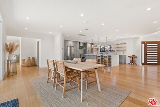 8547 Shoup Ave in Los Angeles, CA - Building Photo - Building Photo