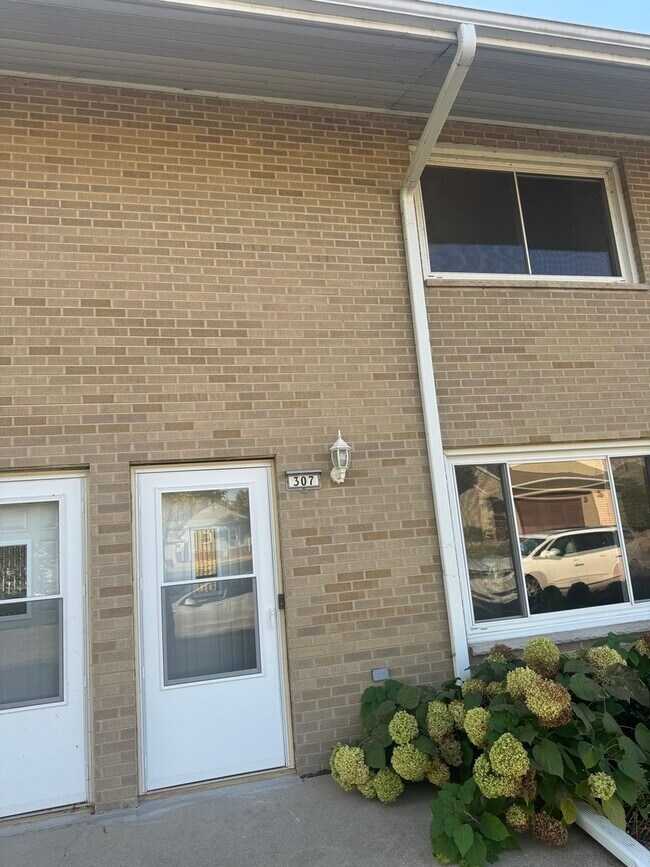 property at 307 W 2nd Pl