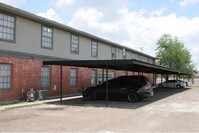 Courtyard Apartments in Harlingen, TX - Foto de edificio - Building Photo