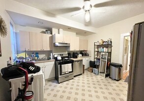 106 Buttonwood St, Unit 1 Apartamentos