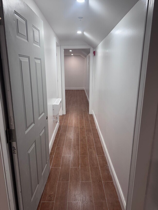 647 N 16th St, Unit 1 in Philadelphia, PA - Building Photo - Building Photo