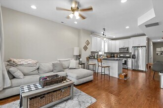 2418 W Medill Ave in Chicago, IL - Building Photo - Building Photo