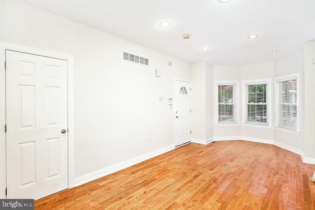 2339 Catharine St-Unit -1 in Philadelphia, PA - Building Photo - Building Photo