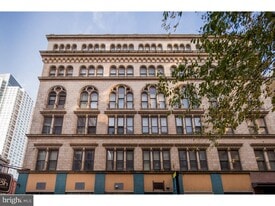 701 Sansom St in Philadelphia, PA - Building Photo