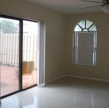 3955 Village Dr in Delray Beach, FL - Building Photo - Building Photo