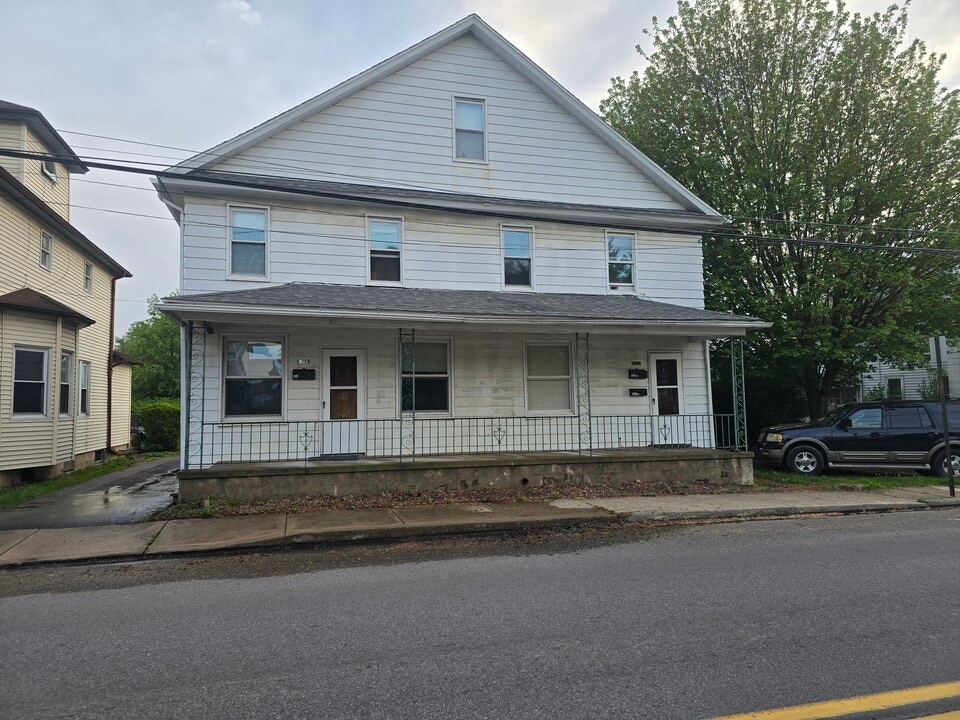 504 Oak St in Old Forge, PA - Foto de edificio