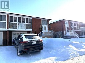 21 Beamsville Dr in Toronto, ON - Building Photo