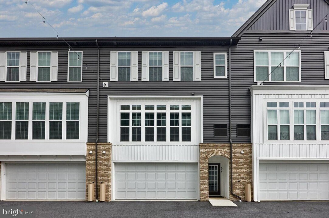 204 Mayer Pl in Lancaster, PA - Building Photo