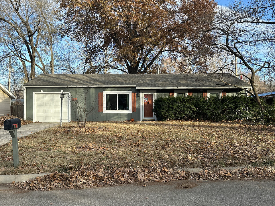 1816 Miller Dr in Lawrence, KS - Building Photo