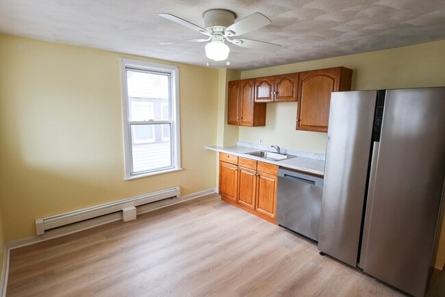 60 Essex St in Revere, MA - Building Photo - Building Photo