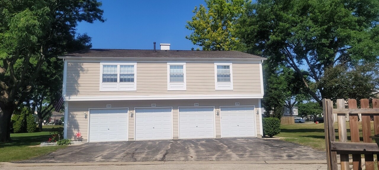 1244 Nova Ct in Wheeling, IL - Building Photo