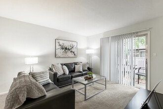 Oxford Manor in Gainesville, FL - Building Photo - Building Photo