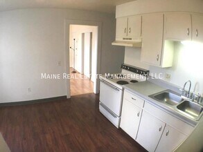 699 Main St, Unit Apt 1 in Bangor, ME - Building Photo - Building Photo