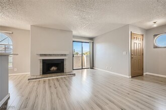 2977 Juniper Hills Blvd in Las Vegas, NV - Building Photo - Building Photo