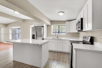 6321 NW 20th Ave in Miami, FL - Foto de edificio - Building Photo