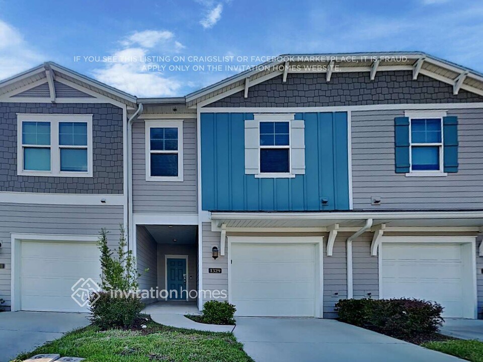 1329 Coastal Mdw Trl in Jacksonville, FL - Foto de edificio