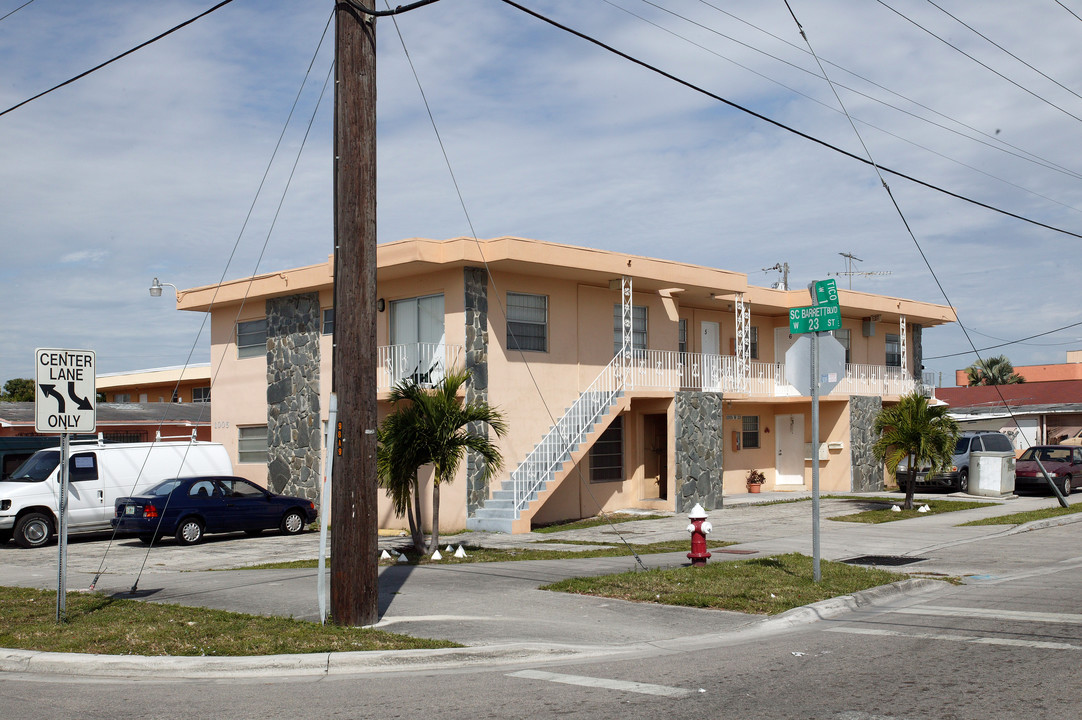 1005 W 23rd St in Hialeah, FL - Building Photo