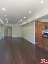 11218 Camarillo St-Unit -306 in Los Angeles, CA - Building Photo - Building Photo