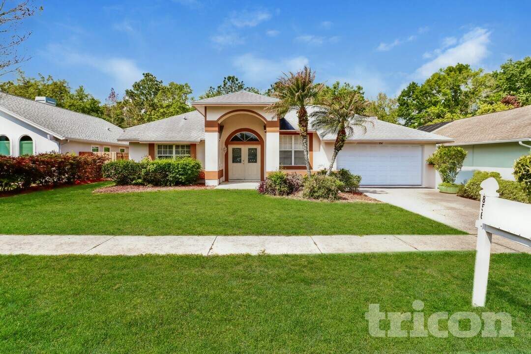 856 Crestridge Cir in Tarpon Springs, FL - Building Photo