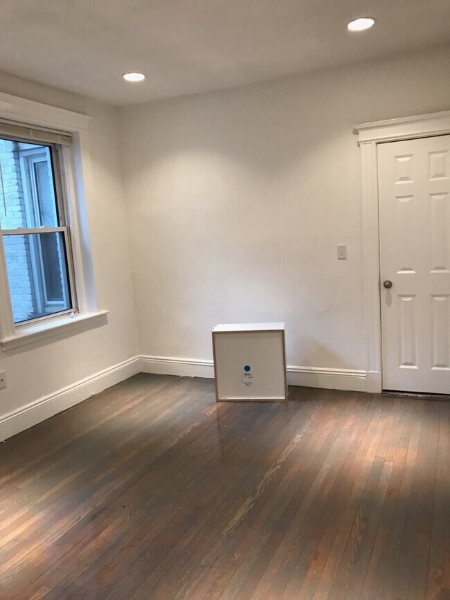 131 Park Dr, Unit 33 in Boston, MA - Building Photo - Building Photo