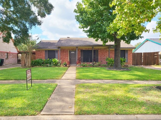 12519 Hunting Brook Dr in Houston, TX - Building Photo - Building Photo