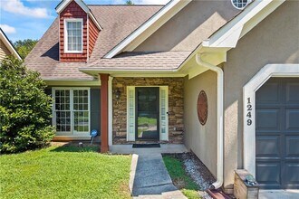 1249 McLendon Dr in Decatur, GA - Building Photo - Building Photo