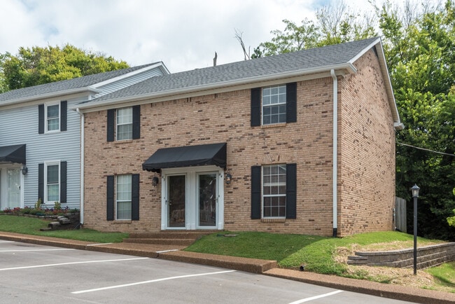 200 Royal Oaks Blvd in Franklin, TN - Building Photo - Building Photo