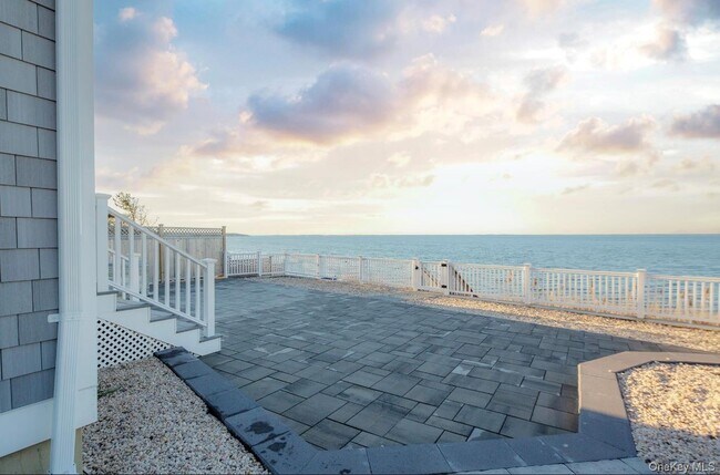 15A Oakhurst Rd in Hampton Bays, NY - Building Photo - Building Photo