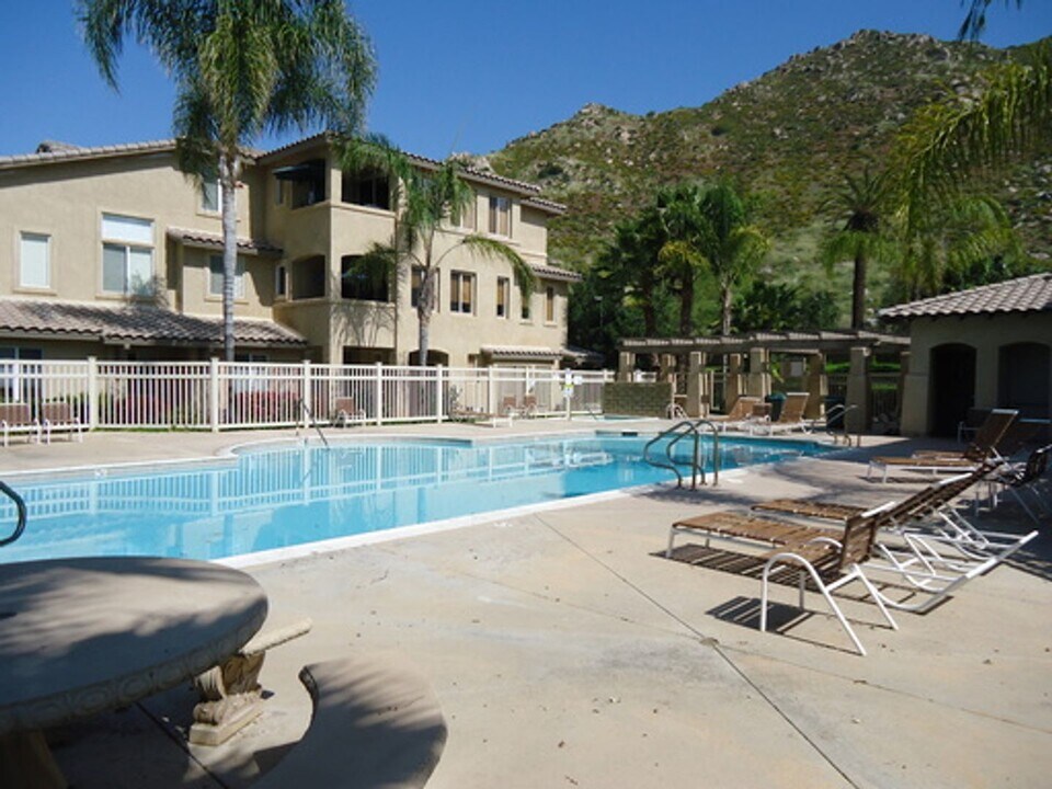 3251 Dehesa Rd in El Cajon, CA - Building Photo