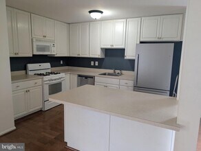 204 River Birch Cir in Kennett Square, PA - Building Photo - Building Photo